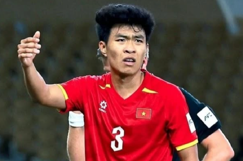 pham-ly-duc-nghen-ngao-gui-loi-xin-loi-sau-khoanh-khac-dinh-menh-o-ban