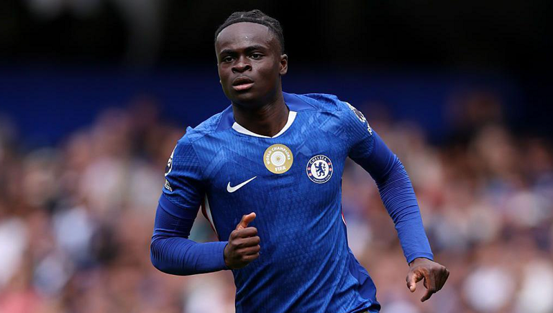 everton-chot-muon-tyrique-george-mo-loi-thoat-cho-hang-cong-be-tac
